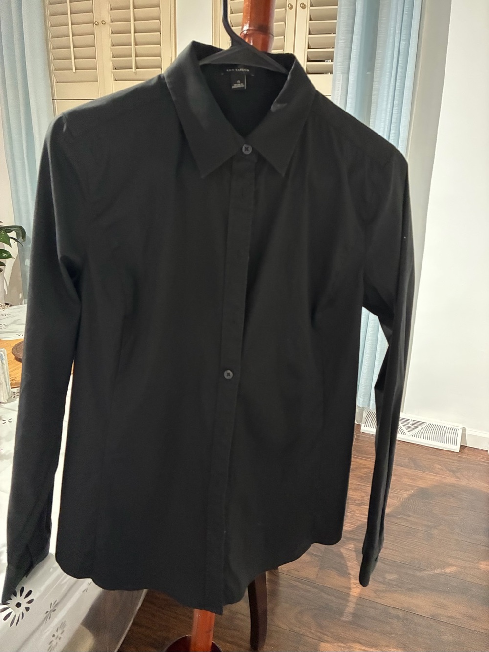 LOFT Black Long-Sleeve Button-Up Shirt
